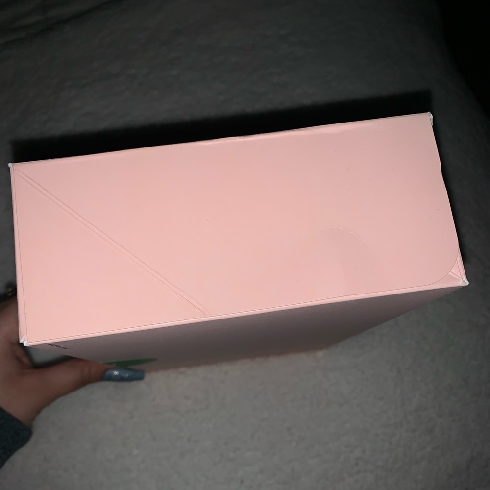 Kate Spade Gift Box - Picture 3 of 10